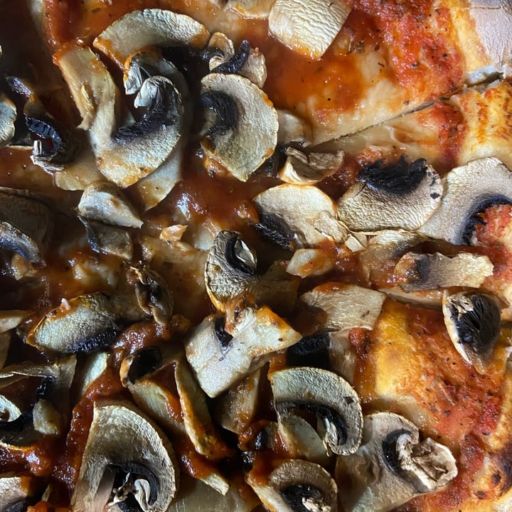 photo of Il Forno Pizza & Pasta Pizza rossa con i funghi shared by @federego77 on  23 Apr 2022 - review