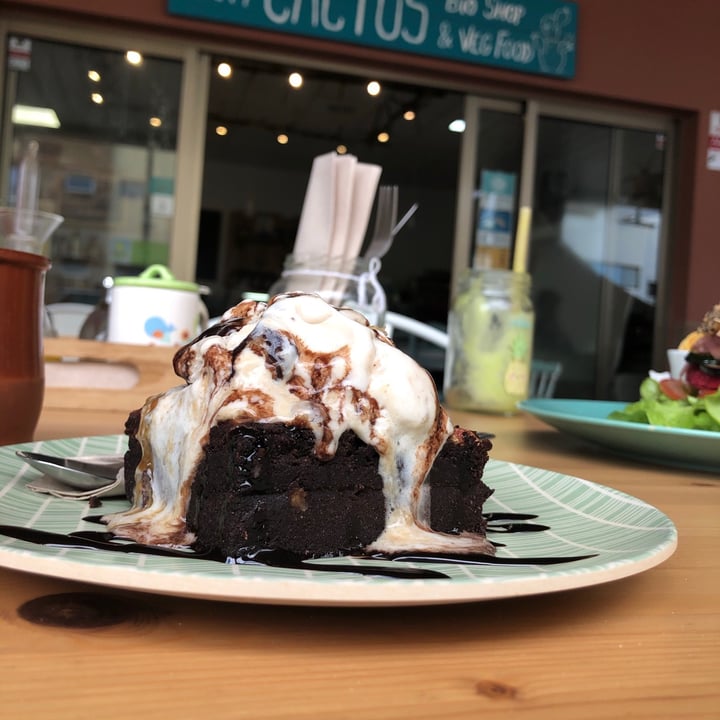 photo of Happy Cactus El Cotillo - Bio Shop & Veg Food Brownie con helado de caramelo shared by @neil on  16 Jan 2021 - review