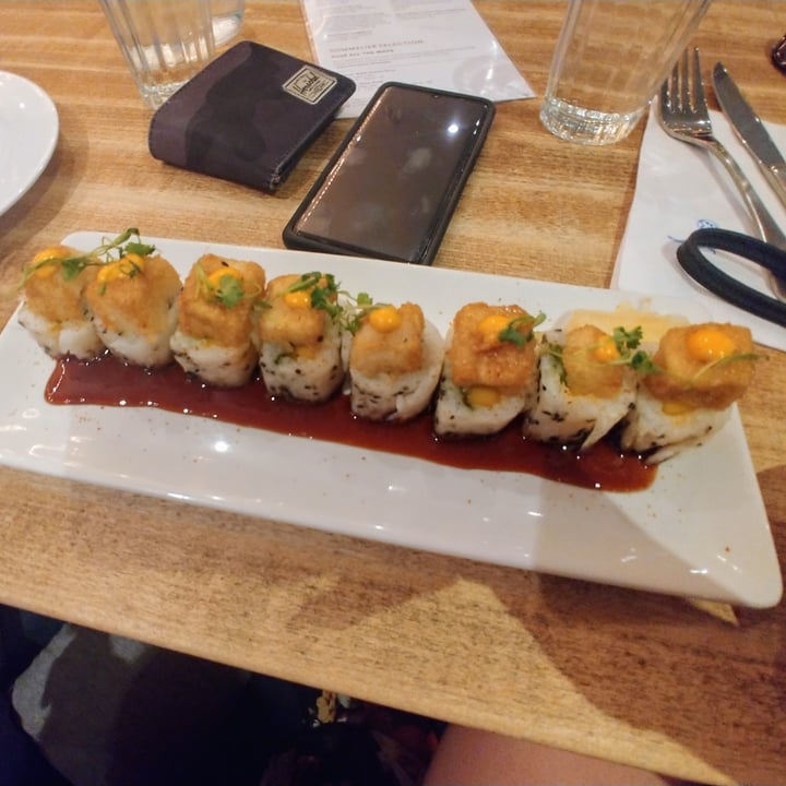 photo of Earls Kitchen + Bar Crispy Tofu Roll shared by @deyan on  17 Aug 2021 - review
