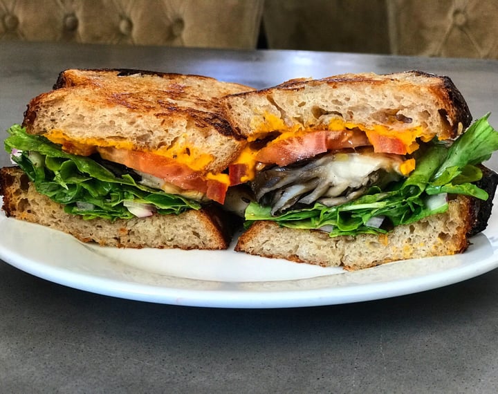 review photo of Yarrow Maitakes at Noon shared by @amipark on 25 May 2019 - review
