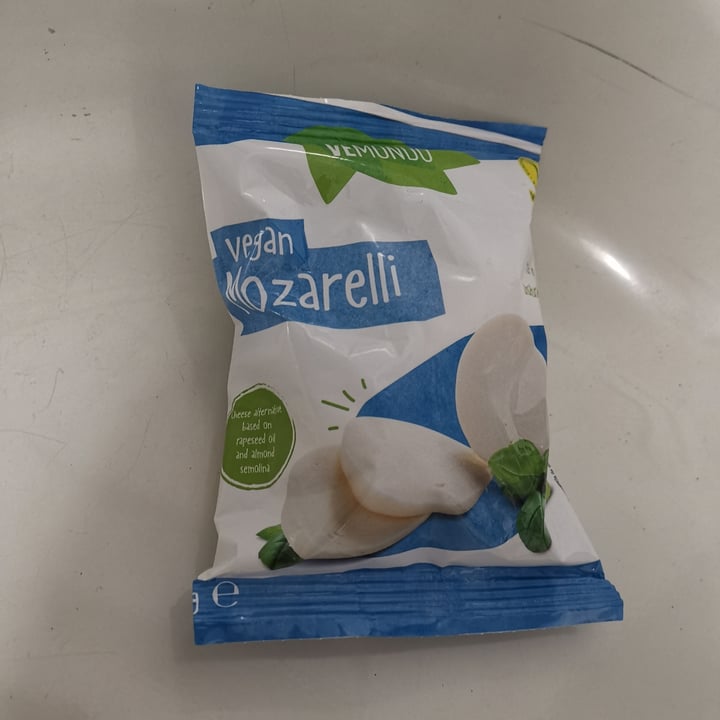 photo of Vemondo Vegan Mozarelli shared by @alaitz on  23 Aug 2021 - review