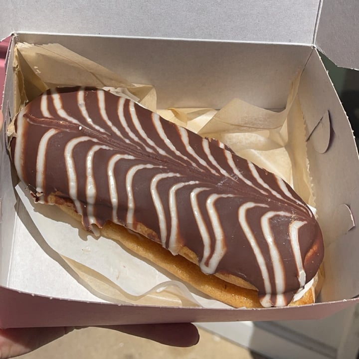 photo of Erin McKenna's Bakery LA Chocolate Eclair shared by @blc1234 on  07 Aug 2021 - review
