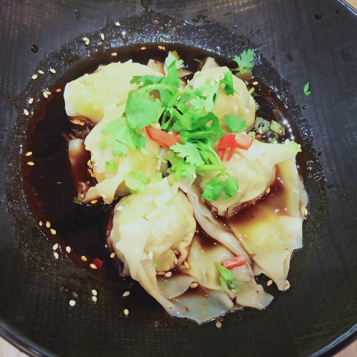 photo of Lotus Café 蓮心食坊 Sichuan wanton in chilli oil shared by @veganspicegirl on  11 Jun 2022 - review