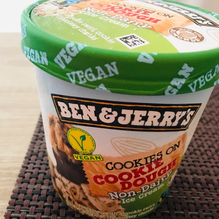 photo of Ben & Jerry's Ben & Jerry’s Vegan Chocolate Chip Cookie Dough chunks shared by @vaniajesus on  22 Apr 2022 - review