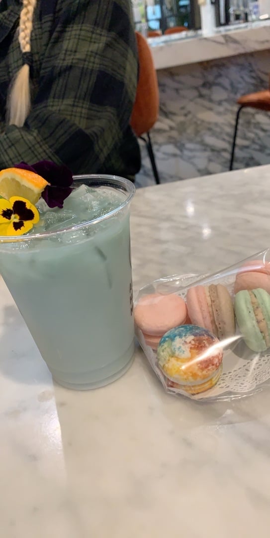 review photo of Mac & Moon Macarons shared by @cme on 26 Nov 2019 - review