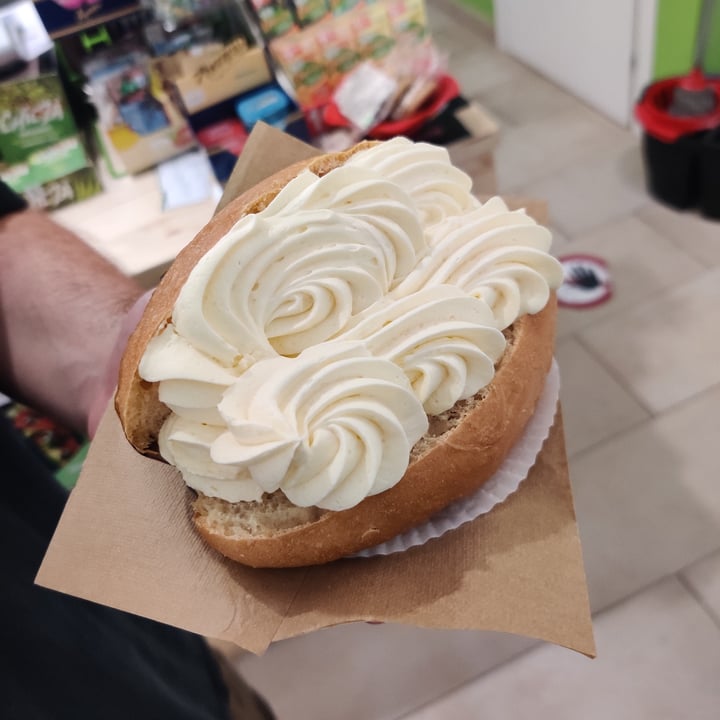 photo of Vegustibus Maritozzo con crema chantilly shared by @synbril on  25 Jun 2022 - review