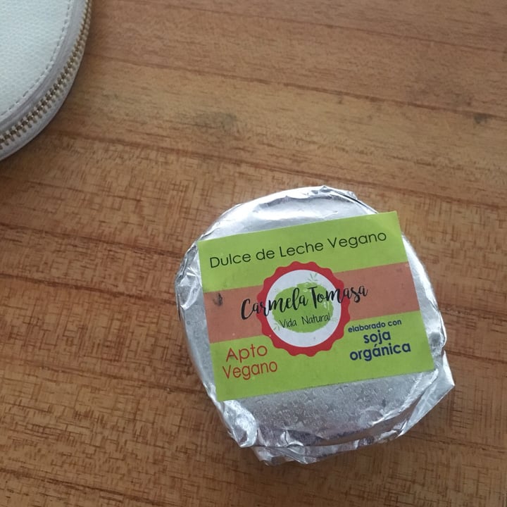 review photo of Carmela Tomasa Alfajor Dulce de Leche Vegano shared by @y0gurt on 25 Jan 2020 - review