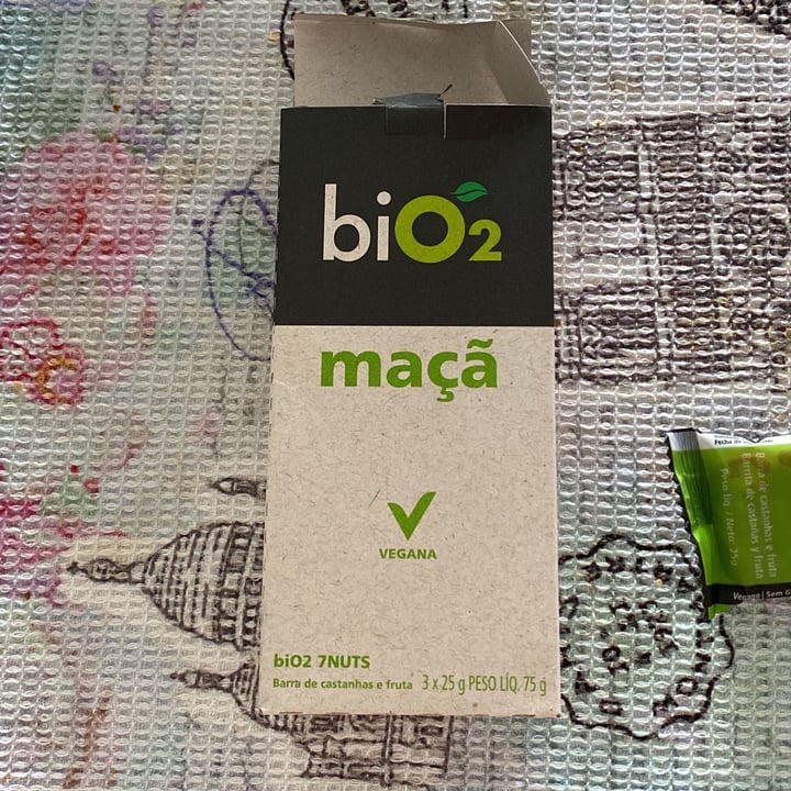 photo of biO2 Barra de castanhas e fruta sabor maça shared by @camilablessa on  13 May 2022 - review