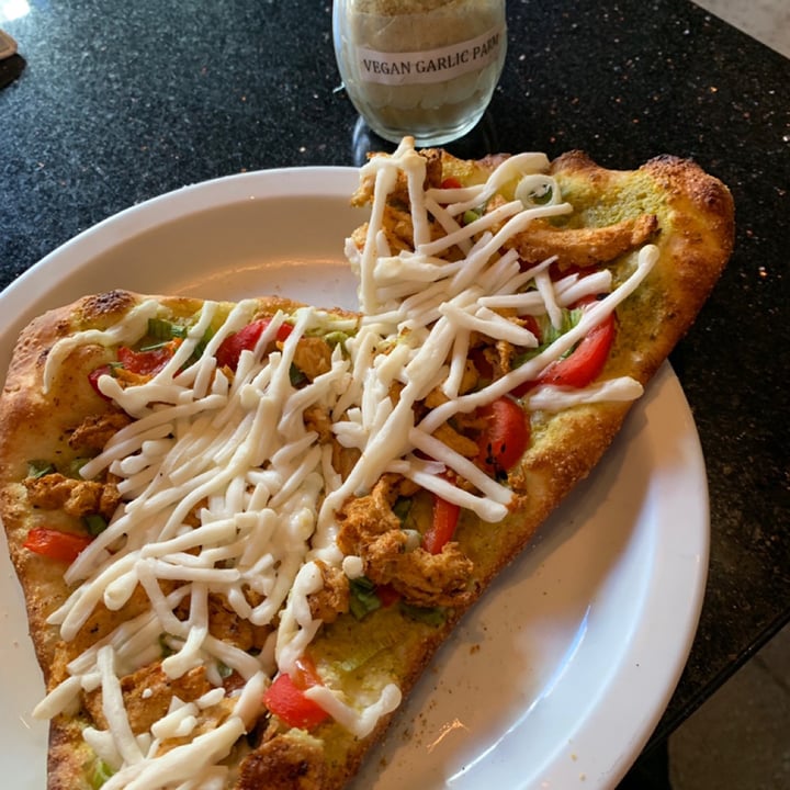 photo of CyBelle's Front Room Vegan Chicken on The Green Pizza shared by @veghui on  30 Aug 2019 - review