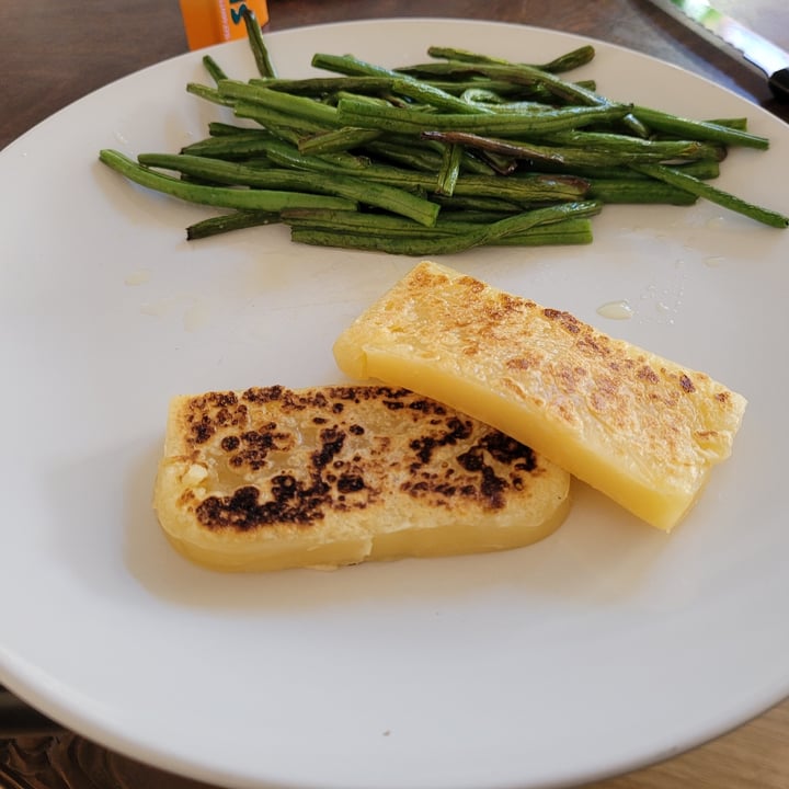 review photo of Violife Dairy-Free Mediterranean Style Cheese shared by @utbies88 on 21 Nov 2021 - review