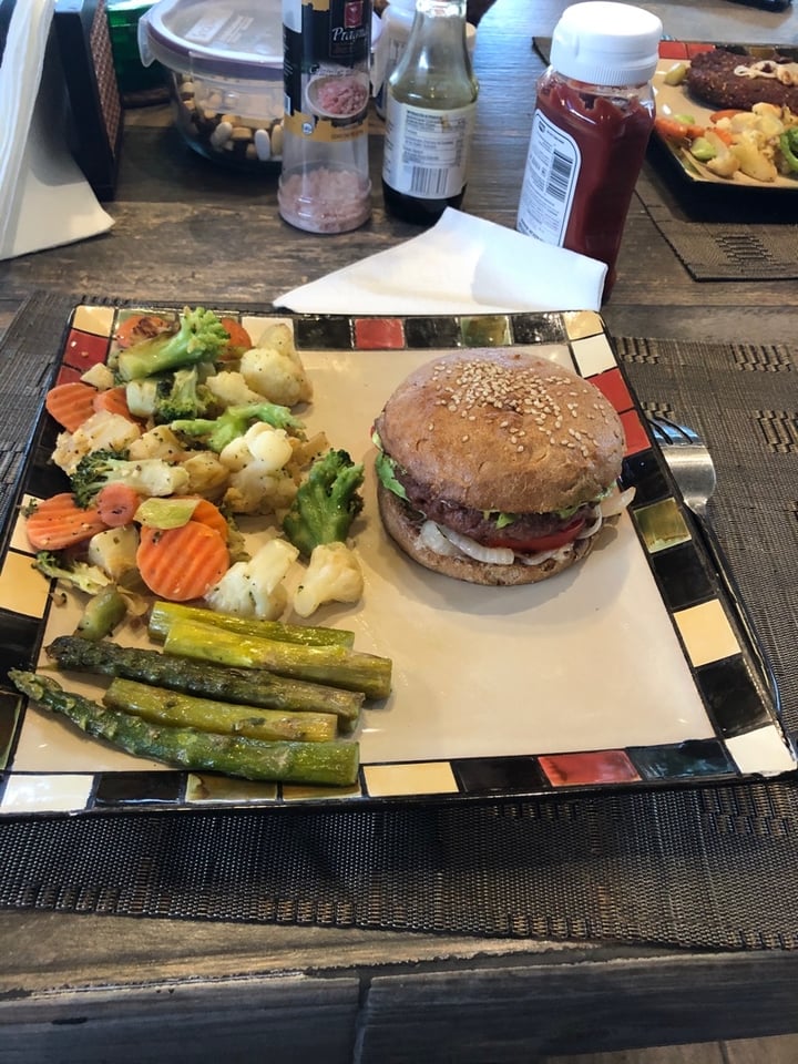 photo of Beyond Meat Beyond Burger Plant-Based Patties shared by @salcastillo on  15 May 2020 - review