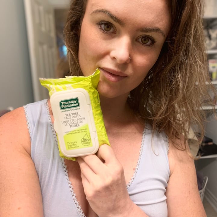 review photo of Thursday Plantation Facial Wipes shared by @angelaargentina on 14 Oct 2020 - review