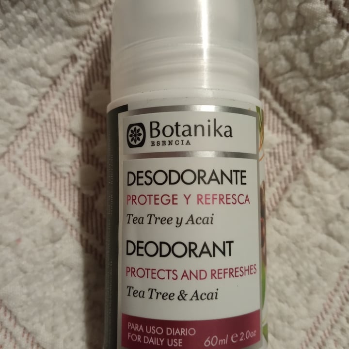photo of Botanika Cosmética Desodorante tea tree y acaí shared by @andreaflow on  20 Aug 2021 - review