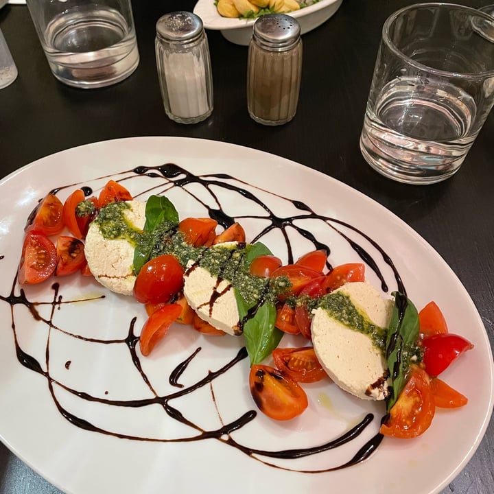 photo of Novapizza Vegetarian Kitchen Caprese shared by @livsissons95 on  29 Dec 2021 - review