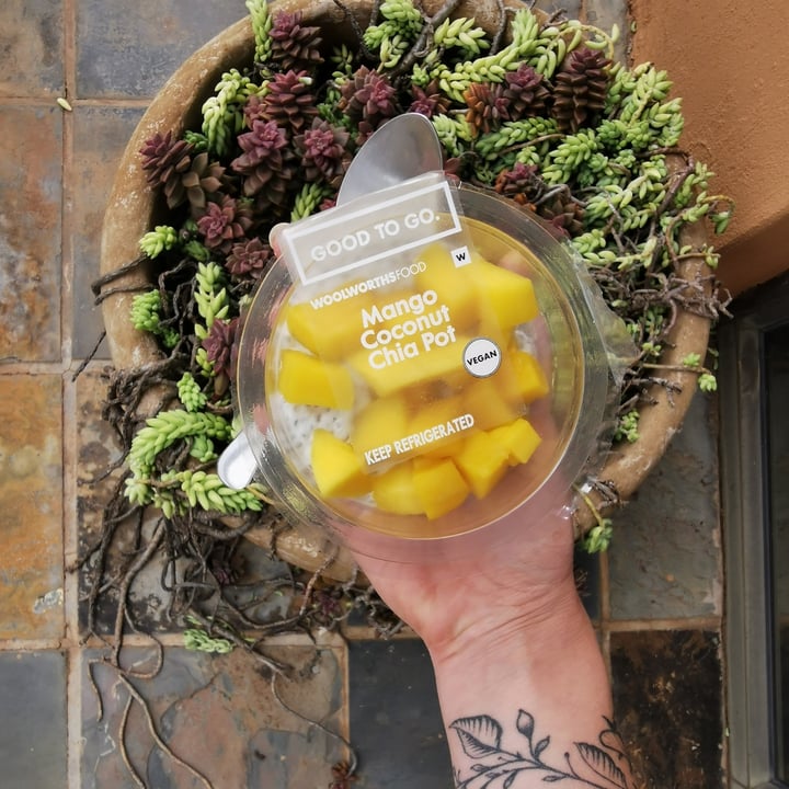 photo of Woolworths Mango coconut chia pot shared by @biancaleejardim on  12 Feb 2021 - review