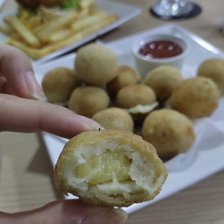 review photo of Vegalizzz (Delivery only) Salgadinhos - Bolinha de Queijo shared by @nuriamarques on 01 May 2022 - review