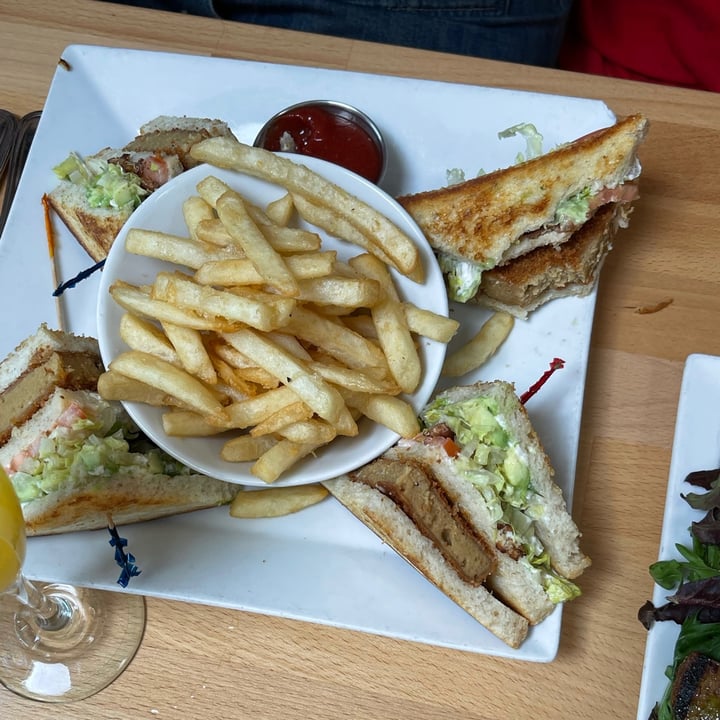 review photo of Real Food Daily The club shared by @veganshugah on 28 Sep 2021 - review