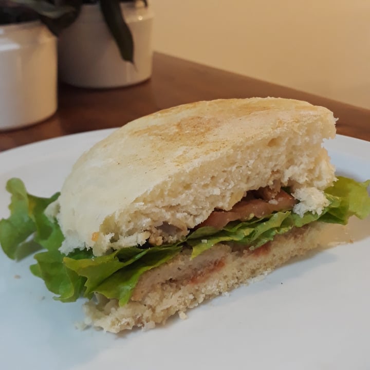 review photo of El club vegano Sándwich de milanesa shared by @reberimini on 10 Jun 2021 - review