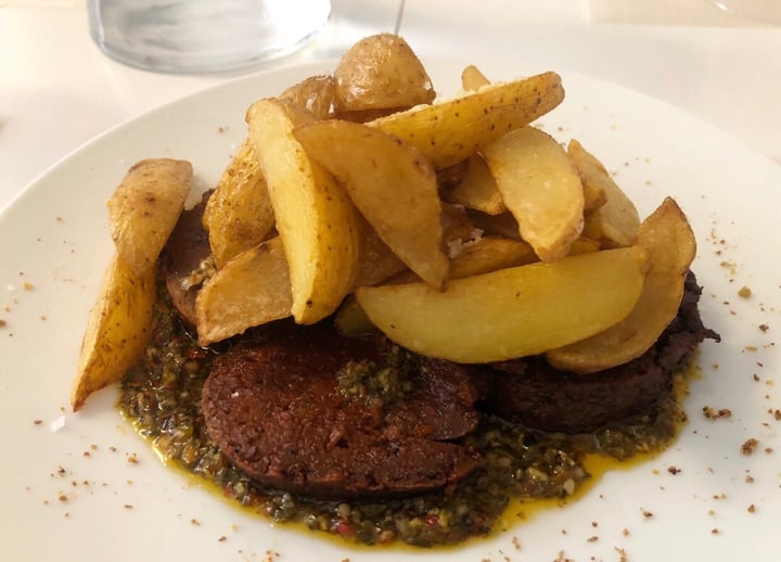 photo of EL VERGEL RESTAURANT VEGÀ Chorizo vegetal con patatas fritas shared by @anaiturrizar on  02 Jul 2019 - review