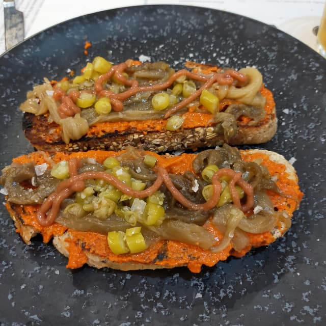 「Tosta Muhamara」の料理の写真