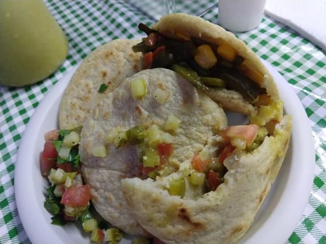 菜肴“Gorditas de rajas”的照片