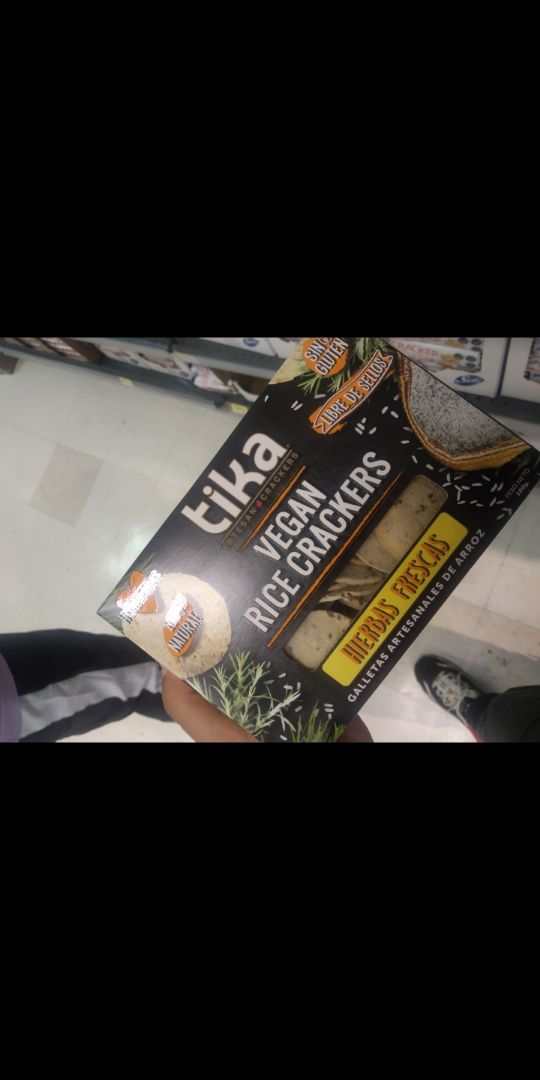 photo of Tika Vegan Rice Crackers Hierbas Frescas shared by @javikunn on  10 Feb 2020 - review