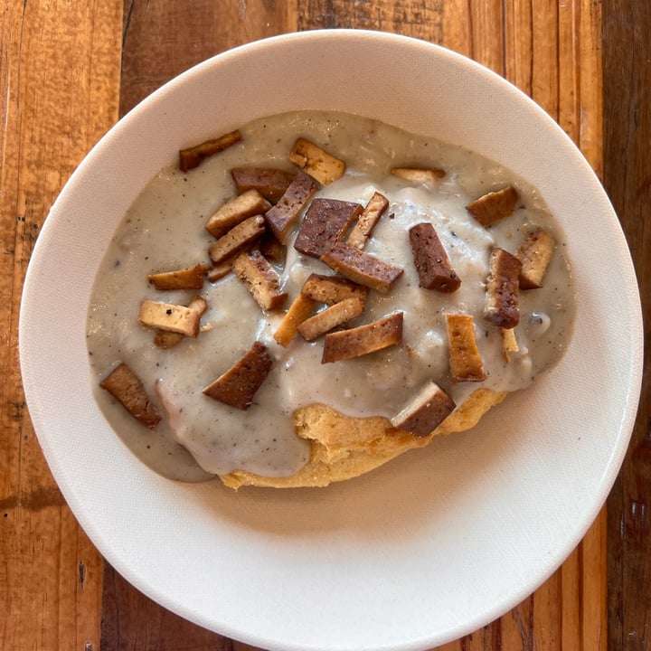 photo of Sunflower Bakehouse Biscuits and Gravy shared by @jordynmiller on  24 May 2022 - review