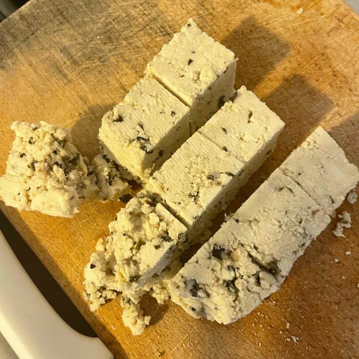 photo of Vemondo Tofu Bio con Erbette shared by @elisaruocco on  15 Feb 2022 - review