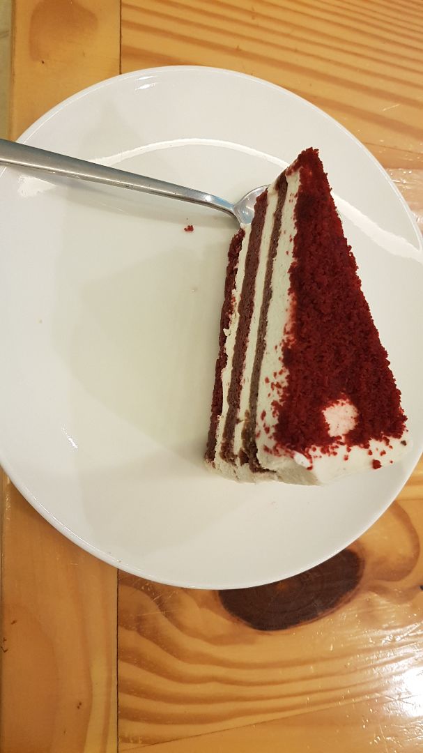 photo of Veganerie Red velvet cake shared by @veganviks on  11 Nov 2018 - review
