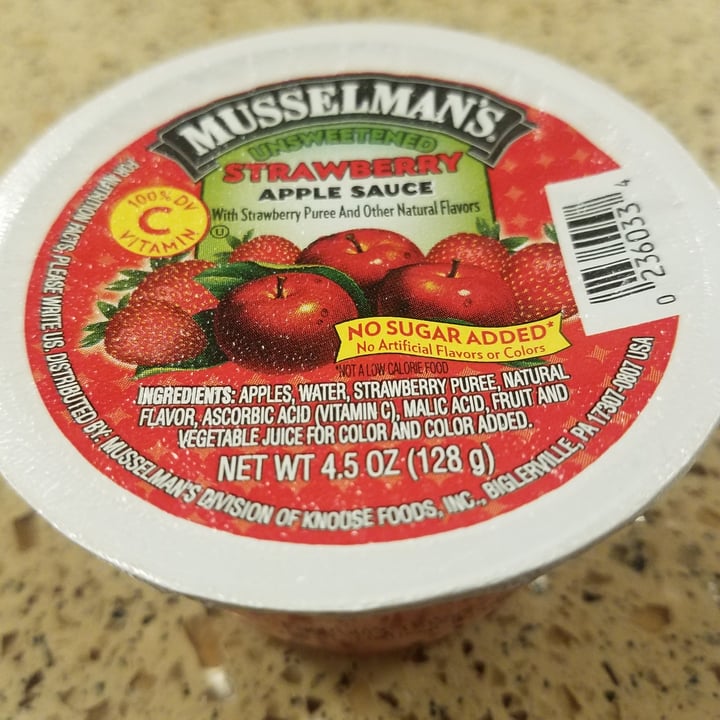 photo of Musselman’s Strawberry Applesauce shared by @veganbylucianabene on  26 Oct 2022 - review