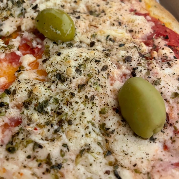 photo of Empanadas de 10 Pizza Muzzarella Con Queso De Almendras shared by @unavegana on  03 Jul 2021 - review