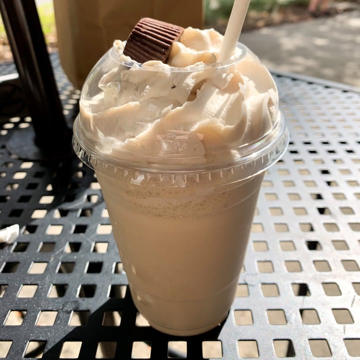 photo of Fox and Fig Cafe Peanut Butter Shake shared by @lissraber on  21 Oct 2020 - review