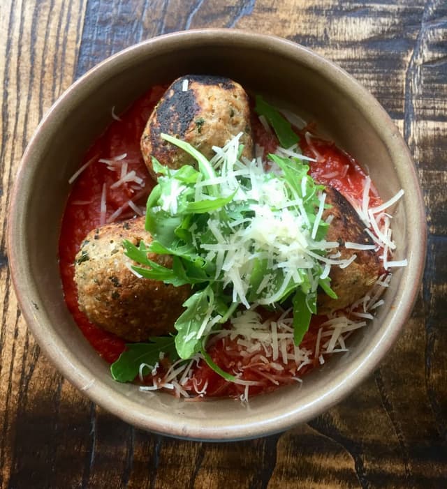 「Cheese Stuffed Meatballs」の料理の写真