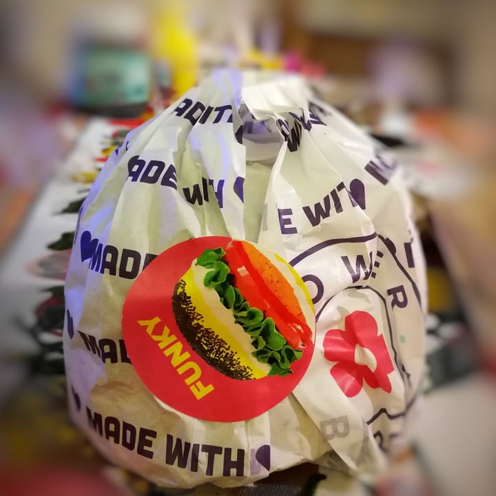 photo of Flower Burger Funky cecio shared by @camyveg on  01 Apr 2022 - review