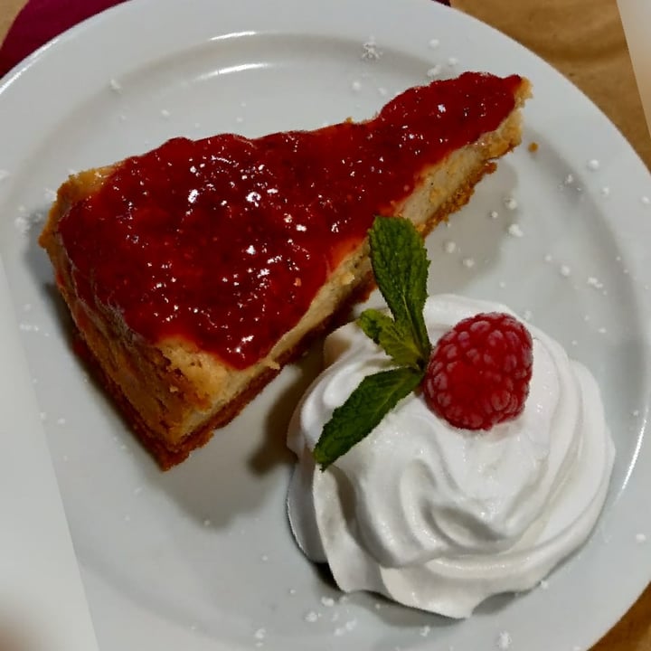 photo of Dolce Pizza y Los Veganos Cheescake shared by @bernat on  01 Nov 2021 - review