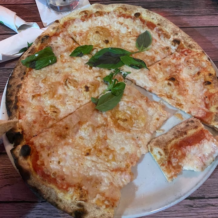 photo of Piola Margherita Pizza - sub vegan cheese shared by @nuevedejulio on  17 Jul 2021 - review