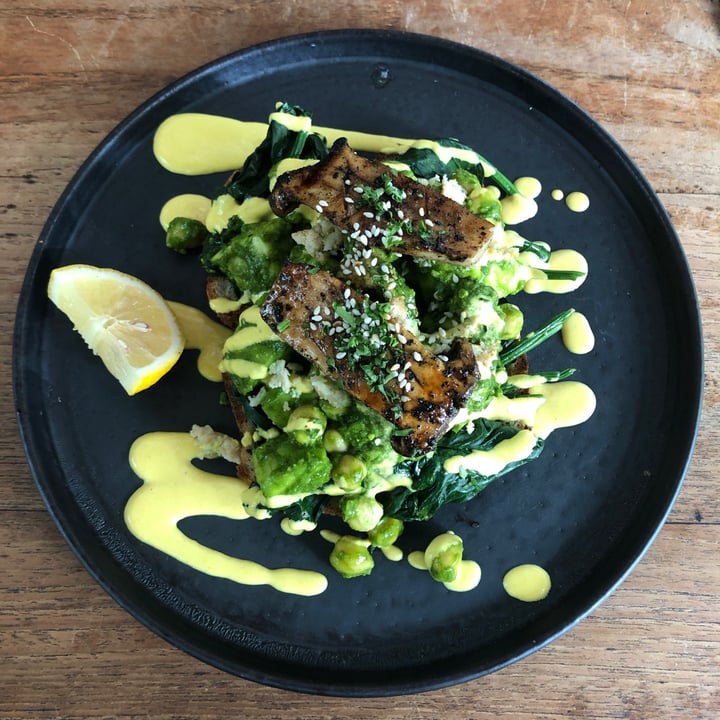 photo of Manggis in Canggu King Oyster Avo Toast shared by @baliveganclub on  12 Aug 2020 - review