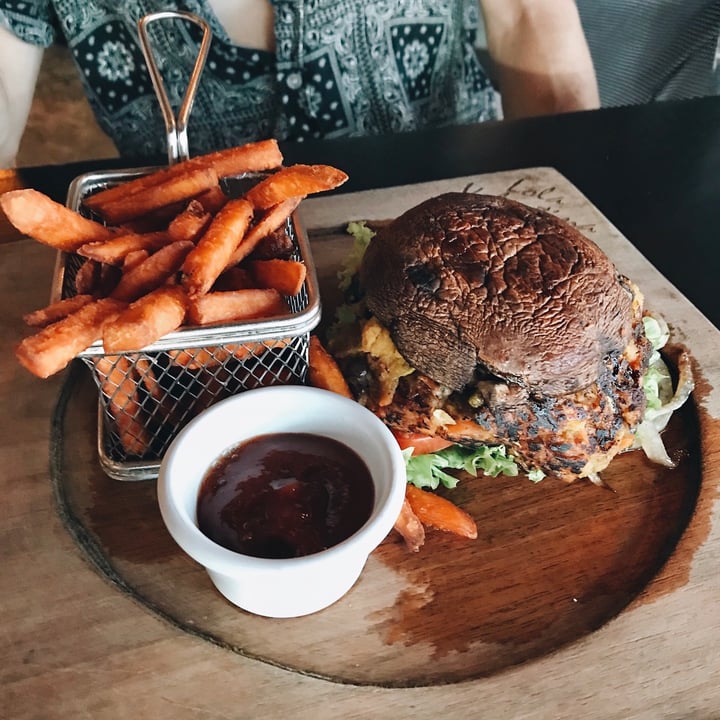 review photo of Lola Valentina Portobello Burger shared by @thishanabee on 02 May 2021 - review