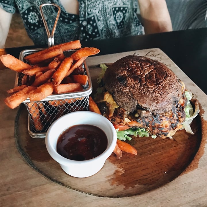 photo of Lola Valentina Portobello Burger shared by @thishanabee on  02 May 2021 - review