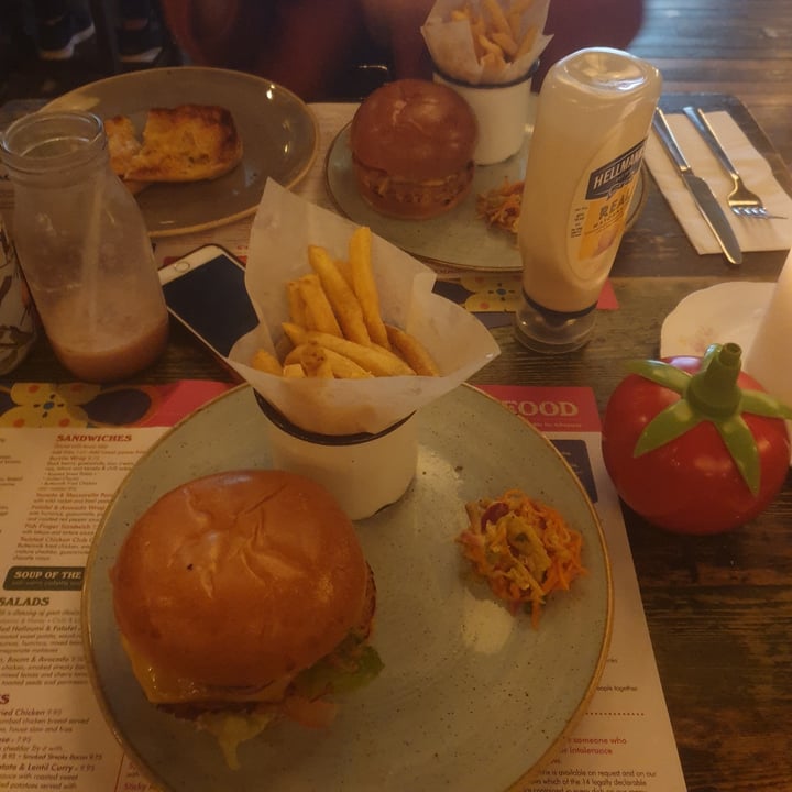 review photo of Zinco Lounge Beyond cheese burger shared by @thechosenlucy on 25 Aug 2020 - review