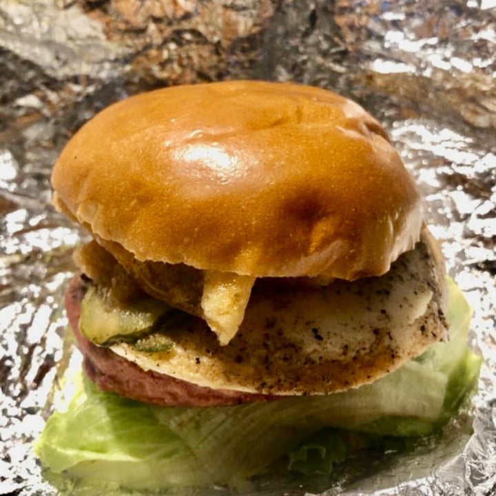 photo of Green Kitchen BR x-burguer vegano shared by @paulaneder on  10 Sep 2022 - review