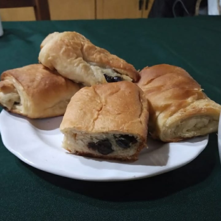 photo of Naranja y verde mza Pain au chocolat shared by @marimoyano on  15 Jul 2020 - review