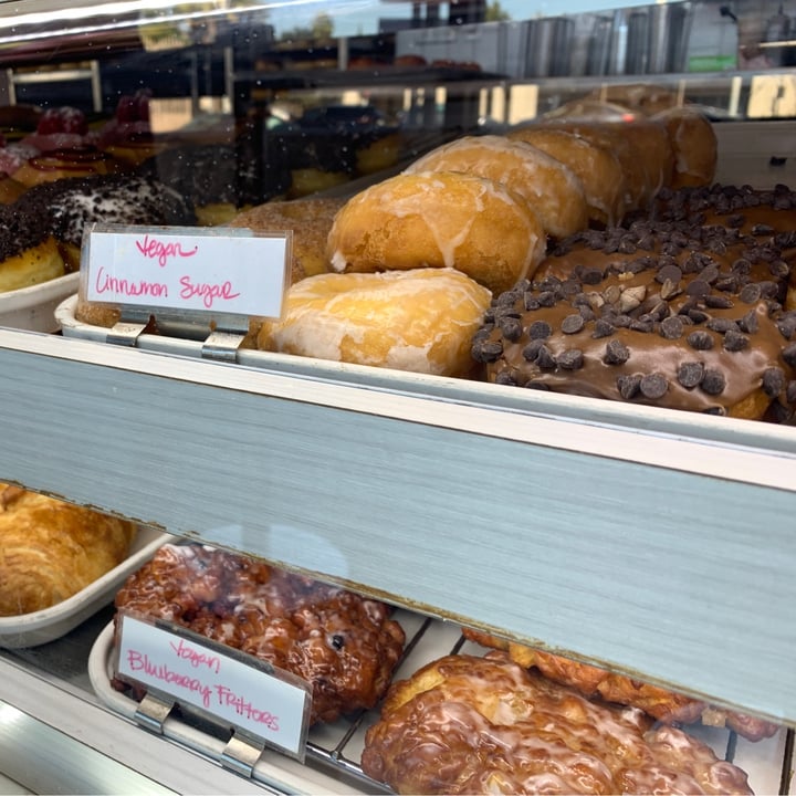 photo of SKS Donut & Croissant Vegan Blueberry Fritter shared by @lohasmiles on  15 Jul 2020 - review