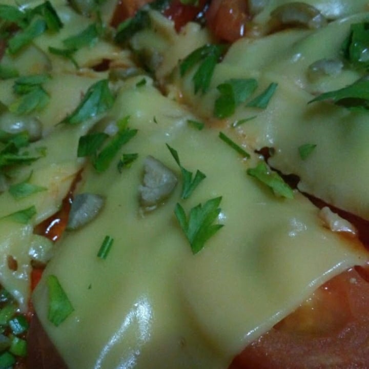 photo of Violife Queso para pizza shared by @mmalenart on  13 May 2020 - review