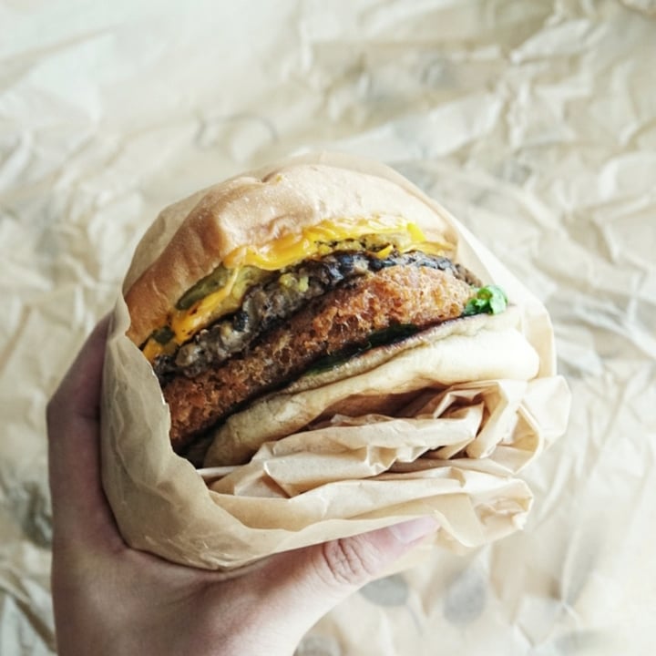 photo of Love Handle  Breakfast Burger shared by @simhazel on  15 May 2020 - review
