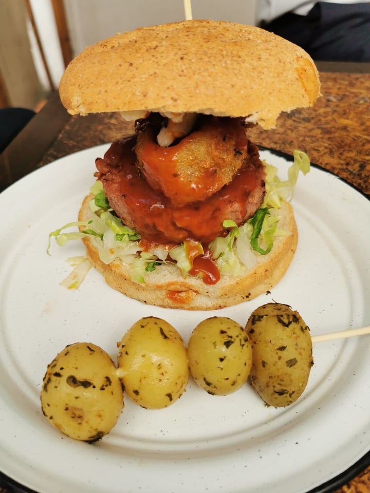 photo of VeganMunch Hamburguesa Bbq shared by @andreadk on  02 Mar 2020 - review