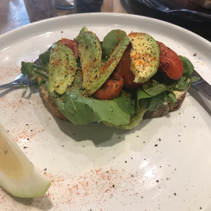 photo of Bootlegger Coffee Company Avocado and hummus on sourdough (veganized by swapping eggs for tomato and rocket) shared by @katiewatt on  01 Feb 2022 - review