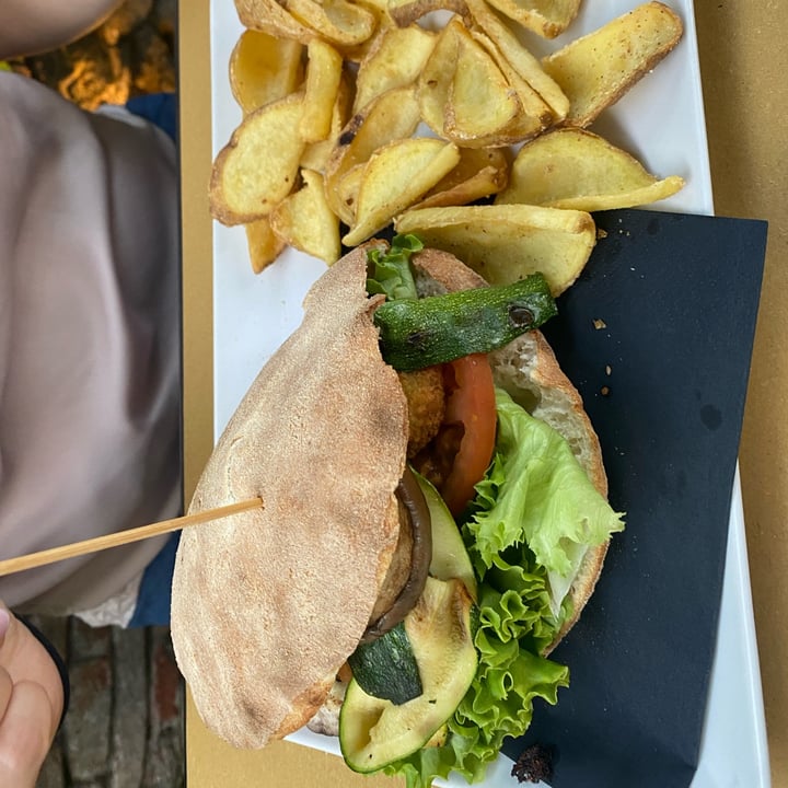 photo of Birracrua Vegan Pita shared by @amandabor00 on  14 Jun 2022 - review