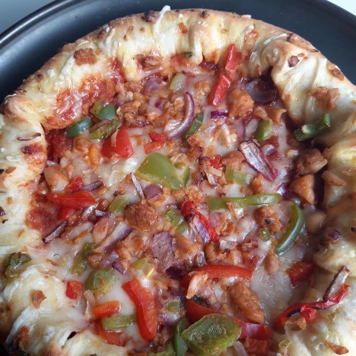 photo of Chicago Town Tomato Stuffed Crust Takeaway Sticky Bbq Jackfruit Pizza shared by @fuchsiahavok on  28 Apr 2020 - review