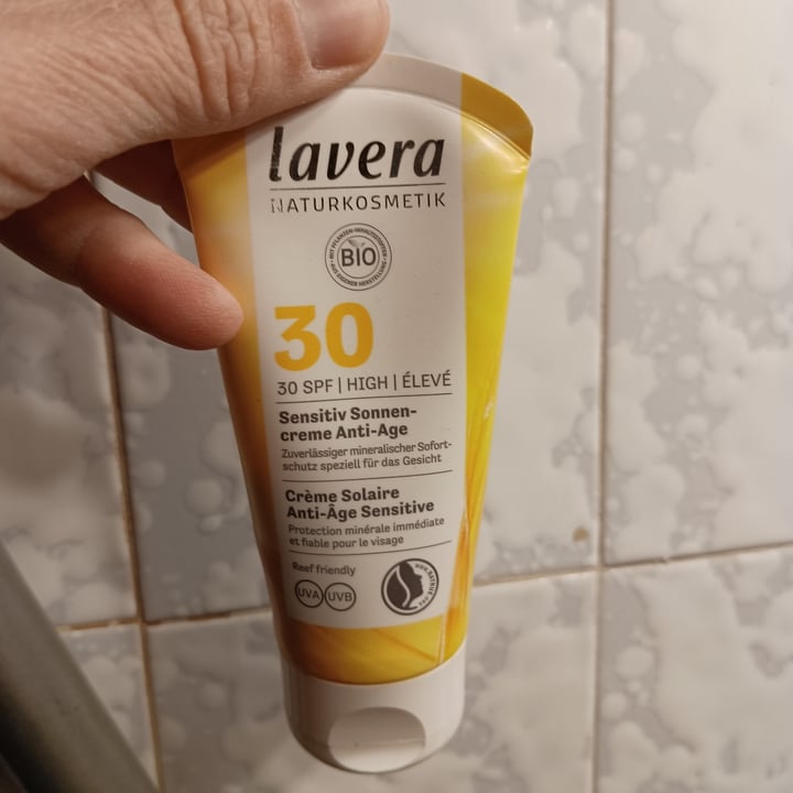 photo of Lavera Naturkosmetik Crema solare shared by @giuliaca on  16 Mar 2022 - review